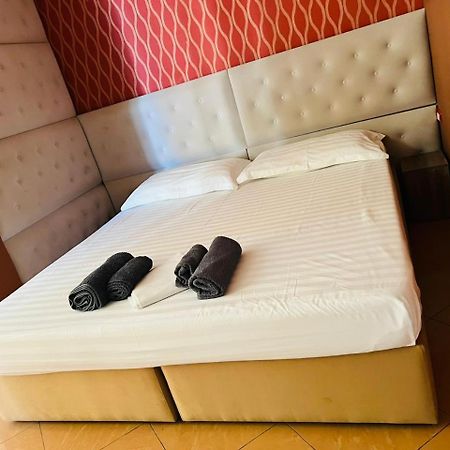 Inn Hotel Škalngur Buitenkant foto
