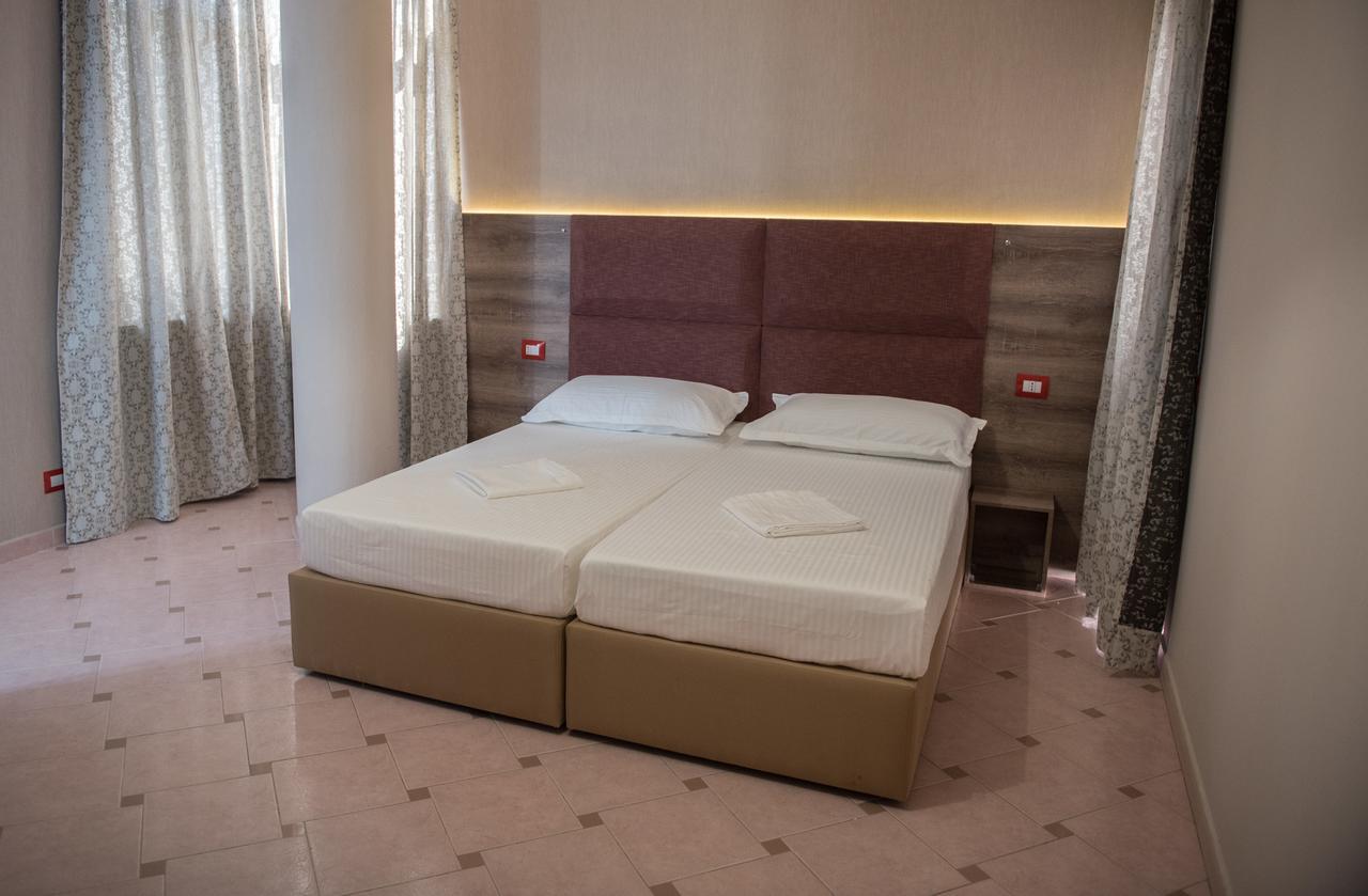 Inn Hotel Škalngur Buitenkant foto