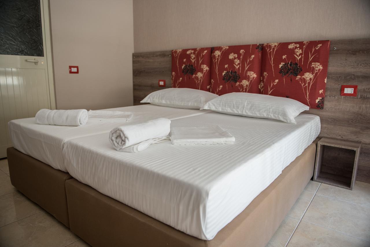 Inn Hotel Škalngur Buitenkant foto