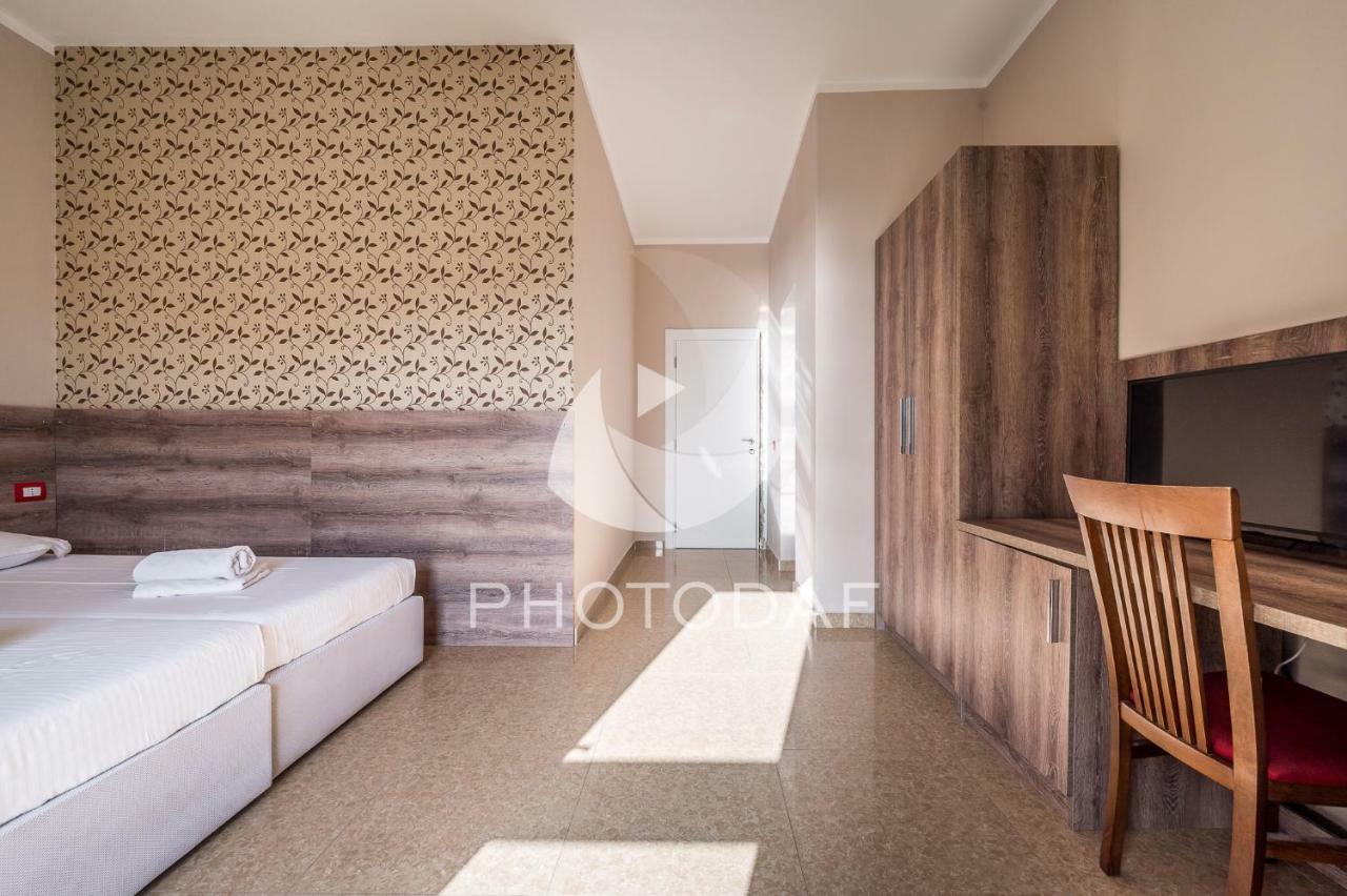 Inn Hotel Škalngur Buitenkant foto